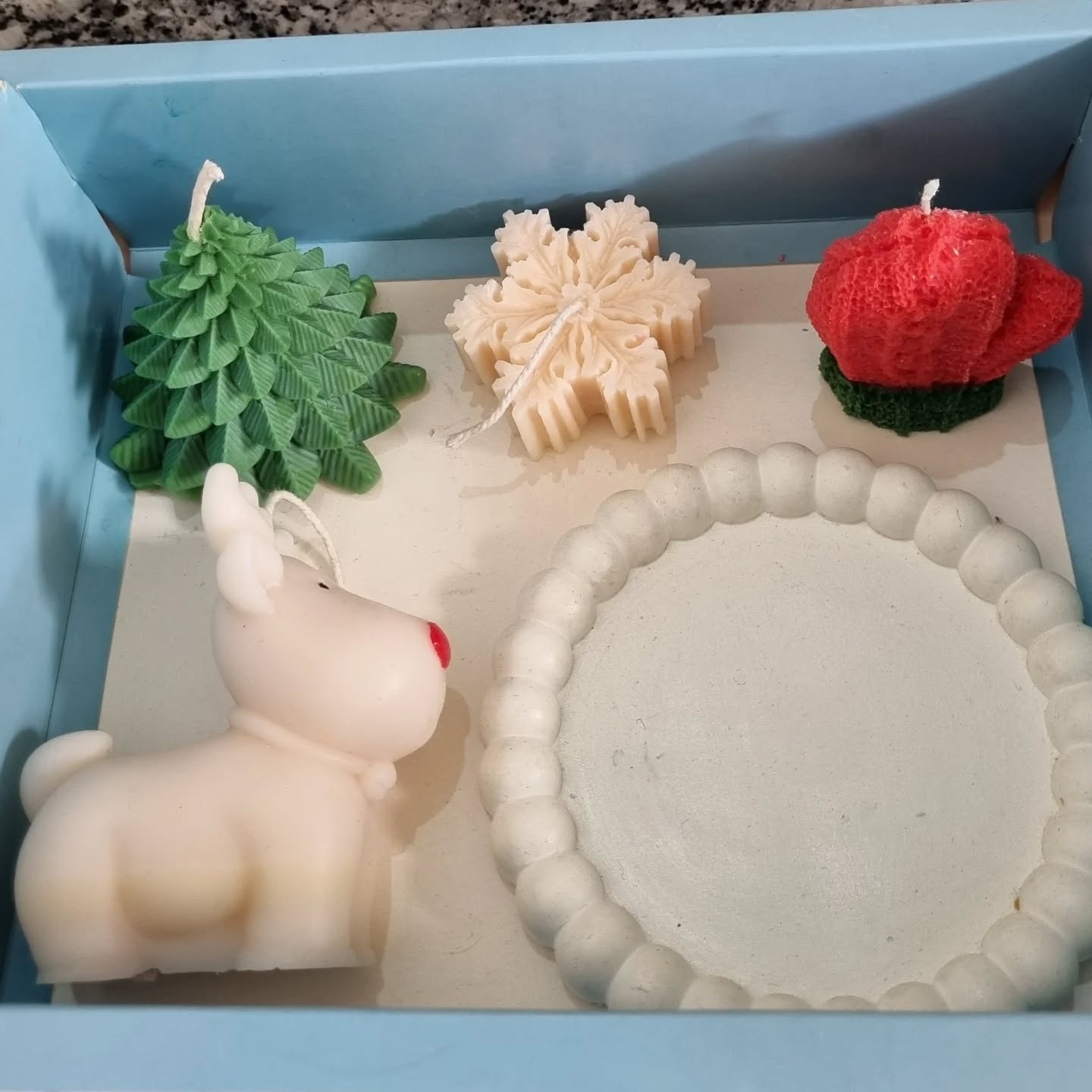 Winter-themed candle hamper